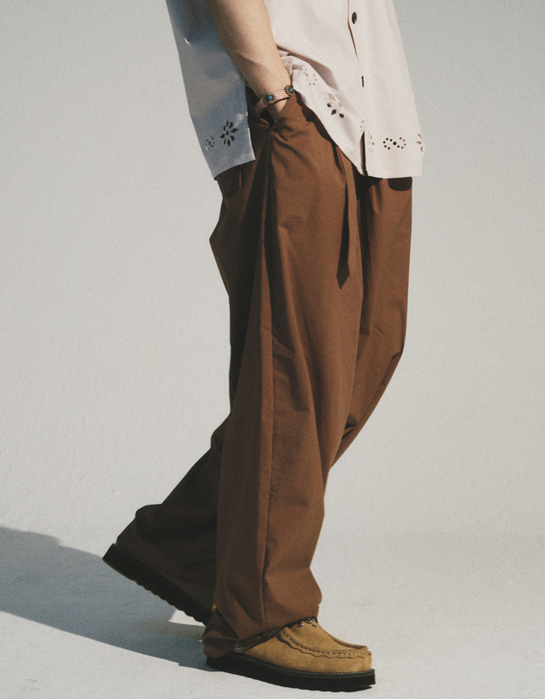 MATIX RELAXED BELTED PANTS_BRICK BROWN
